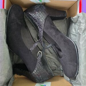 AEROSOLES Black Textured Heel Shoes